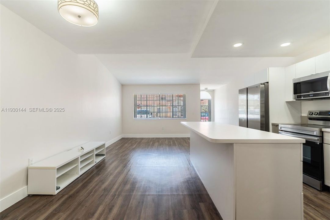 En Renta: $2,950 (3 camas, 2 baños, 1270 Pies cuadrados)