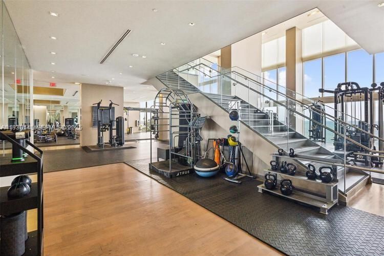 For Rent: $4,850 (2 beds, 2 baths, 1337 Square Feet)