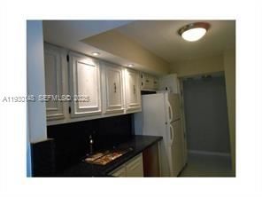 For Sale: $224,900 (1 beds, 1 baths, 924 Square Feet)