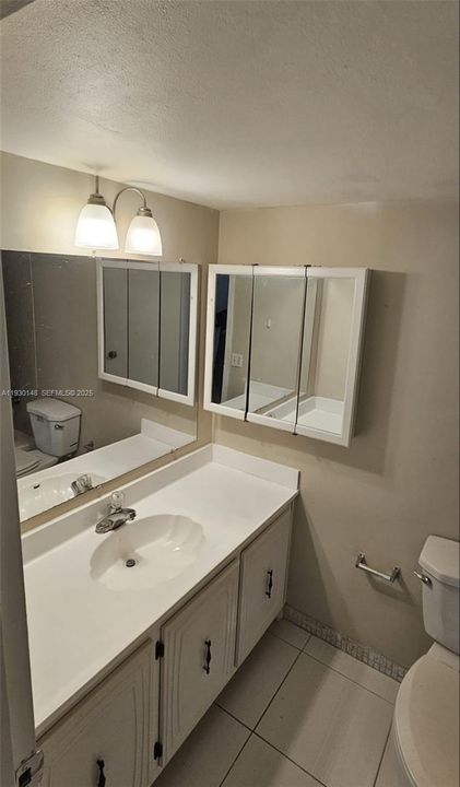 For Sale: $224,900 (1 beds, 1 baths, 924 Square Feet)