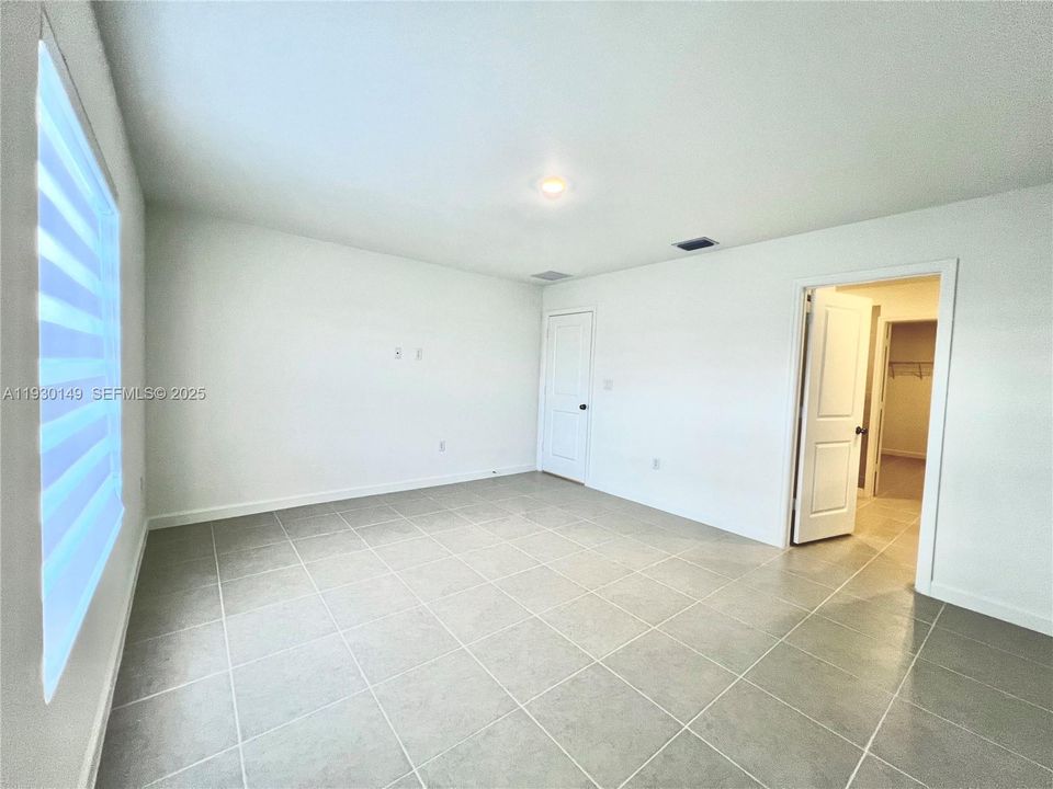 出租: $4,000 (3 贝兹, 2 浴室, 2333 平方英尺)