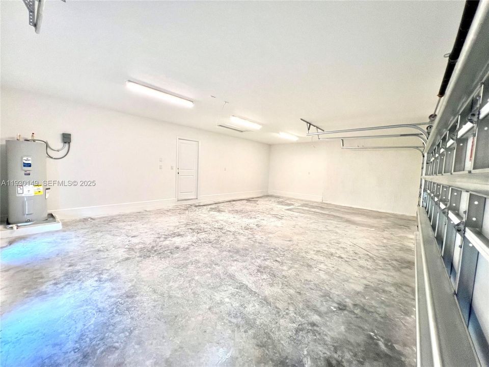 出租: $4,000 (3 贝兹, 2 浴室, 2333 平方英尺)