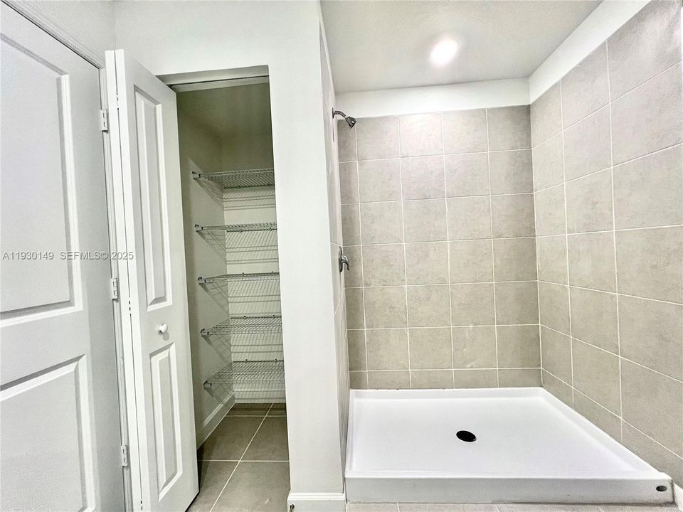 出租: $4,000 (3 贝兹, 2 浴室, 2333 平方英尺)