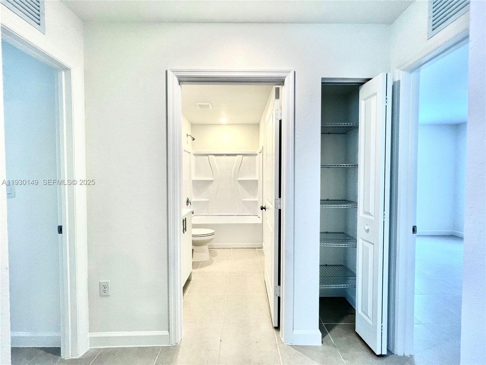 出租: $4,000 (3 贝兹, 2 浴室, 2333 平方英尺)