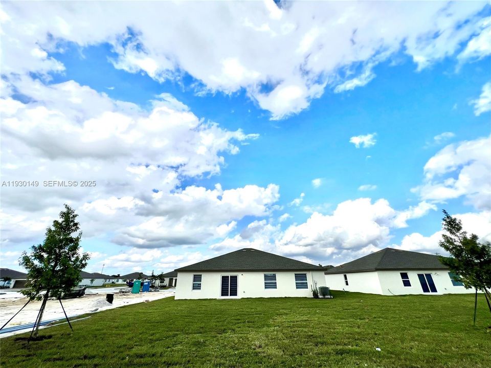 出租: $4,000 (3 贝兹, 2 浴室, 2333 平方英尺)