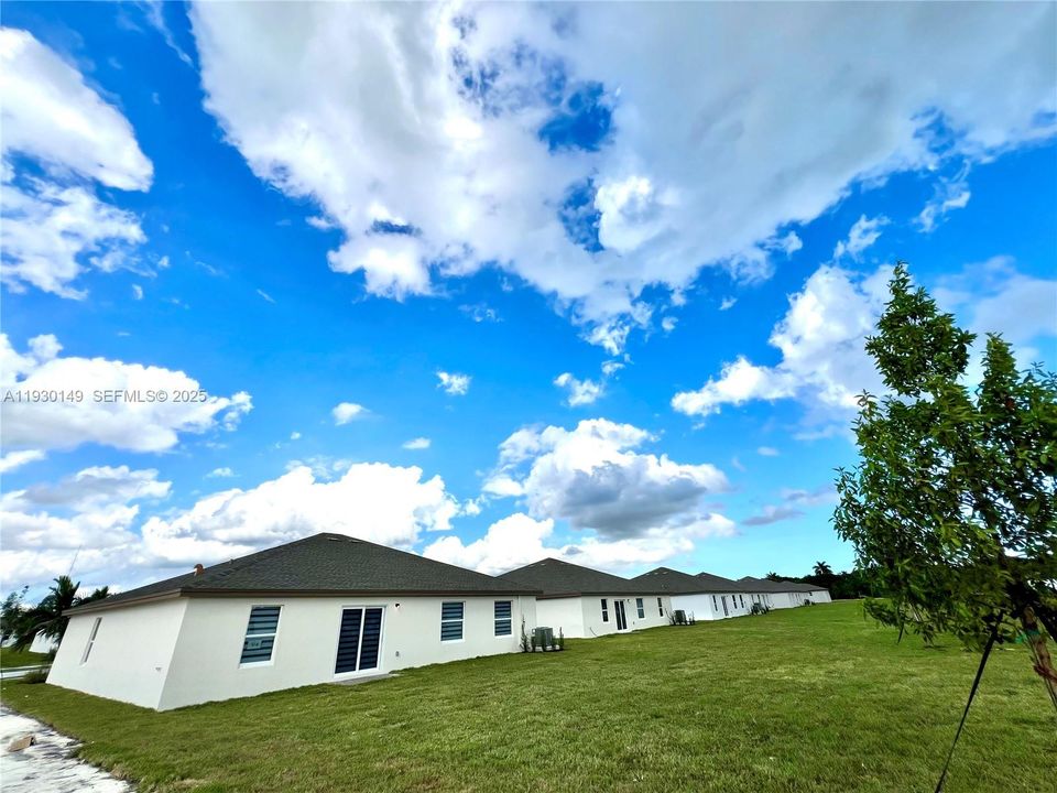 出租: $4,000 (3 贝兹, 2 浴室, 2333 平方英尺)