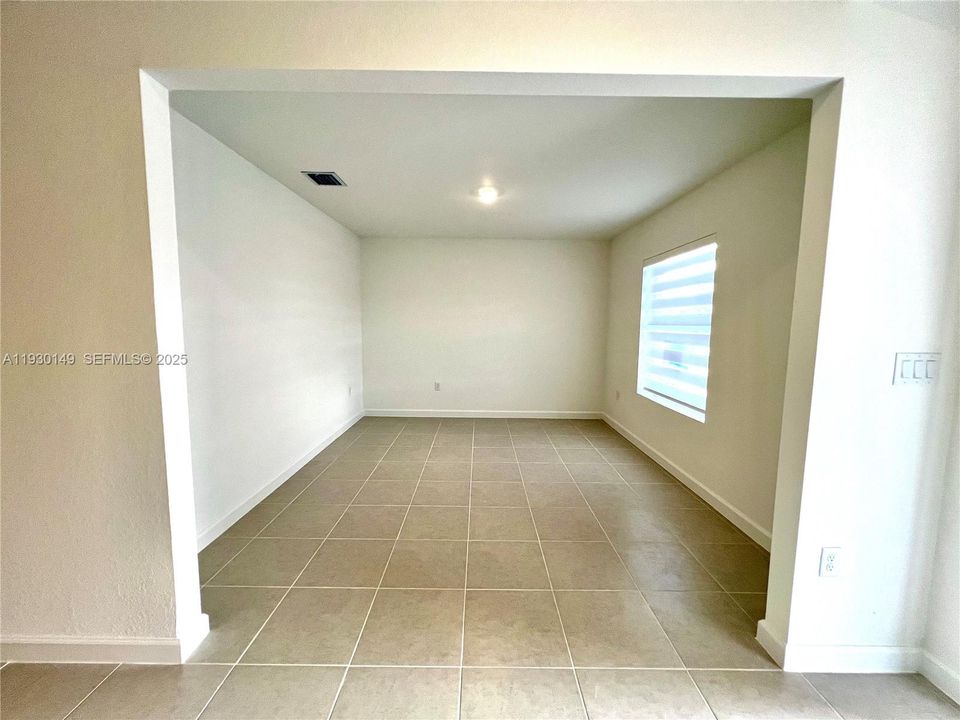 出租: $4,000 (3 贝兹, 2 浴室, 2333 平方英尺)