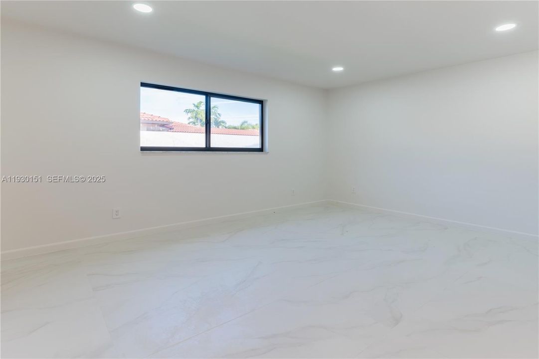 For Sale: $1,695,000 (3 beds, 3 baths, 2323 Square Feet)