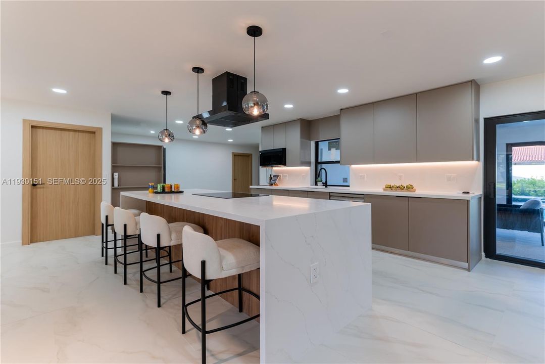 For Sale: $1,695,000 (3 beds, 3 baths, 2323 Square Feet)