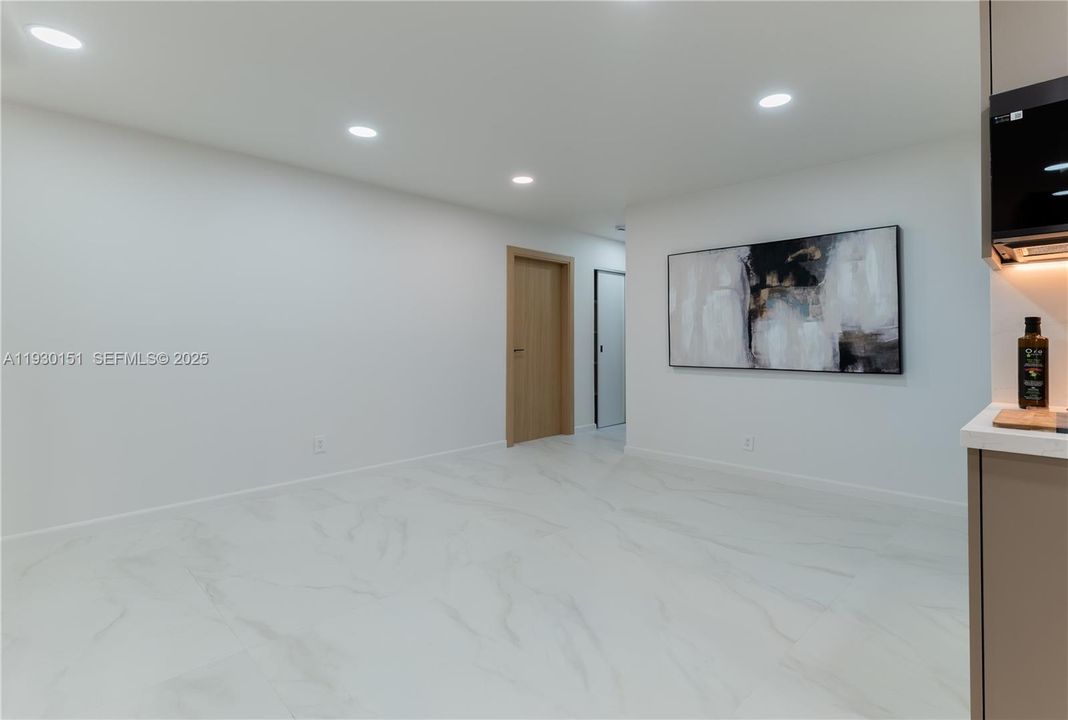 For Sale: $1,695,000 (3 beds, 3 baths, 2323 Square Feet)