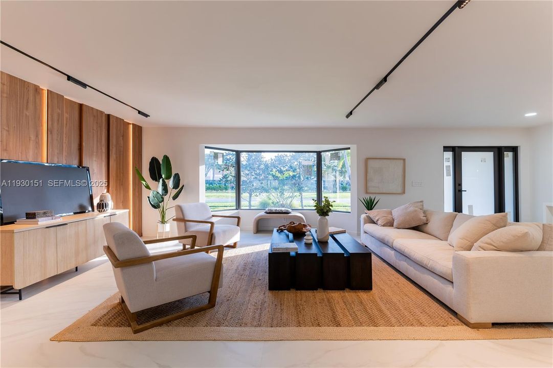 For Sale: $1,695,000 (3 beds, 3 baths, 2323 Square Feet)