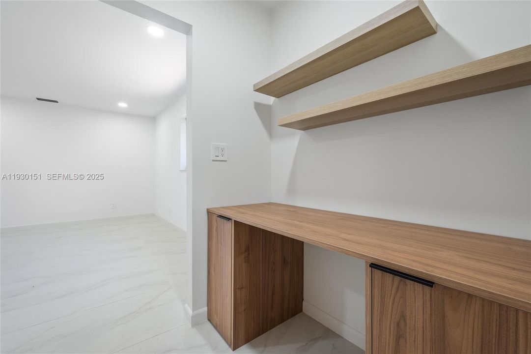 For Sale: $1,695,000 (3 beds, 3 baths, 2323 Square Feet)