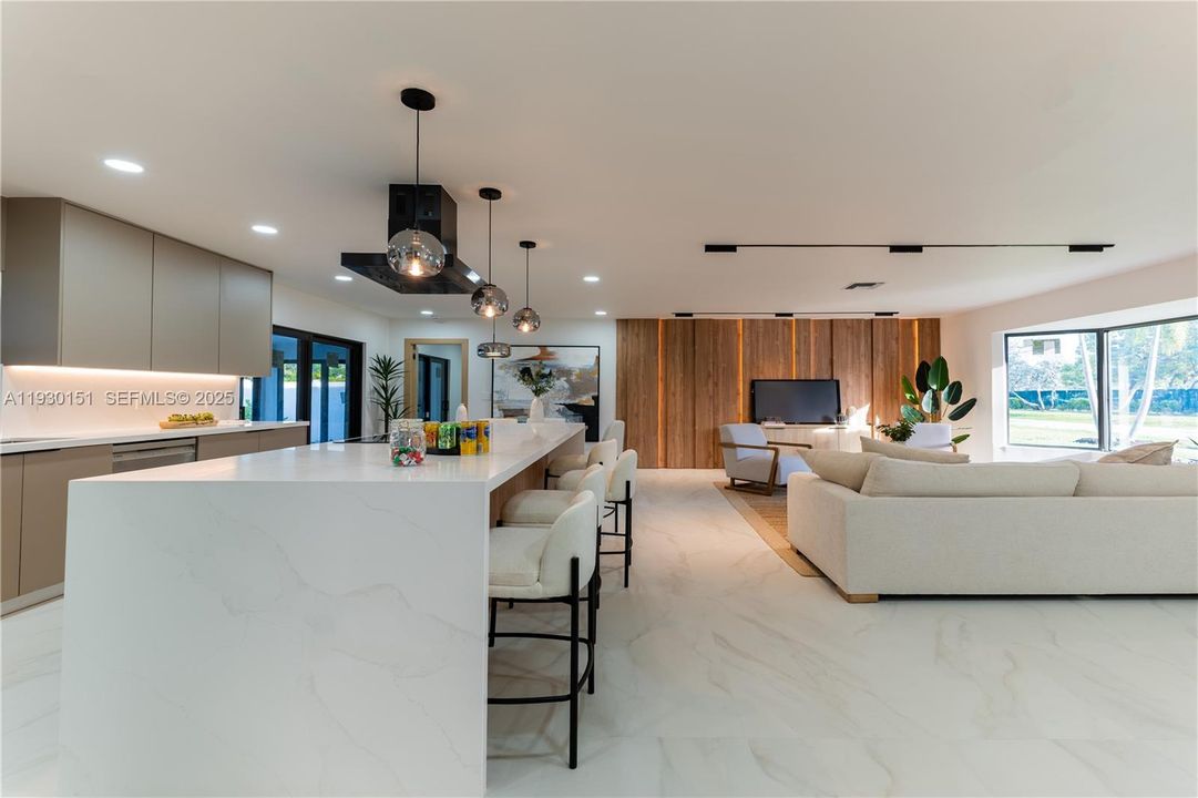 For Sale: $1,695,000 (3 beds, 3 baths, 2323 Square Feet)