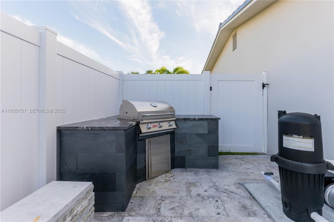 For Sale: $1,695,000 (3 beds, 3 baths, 2323 Square Feet)