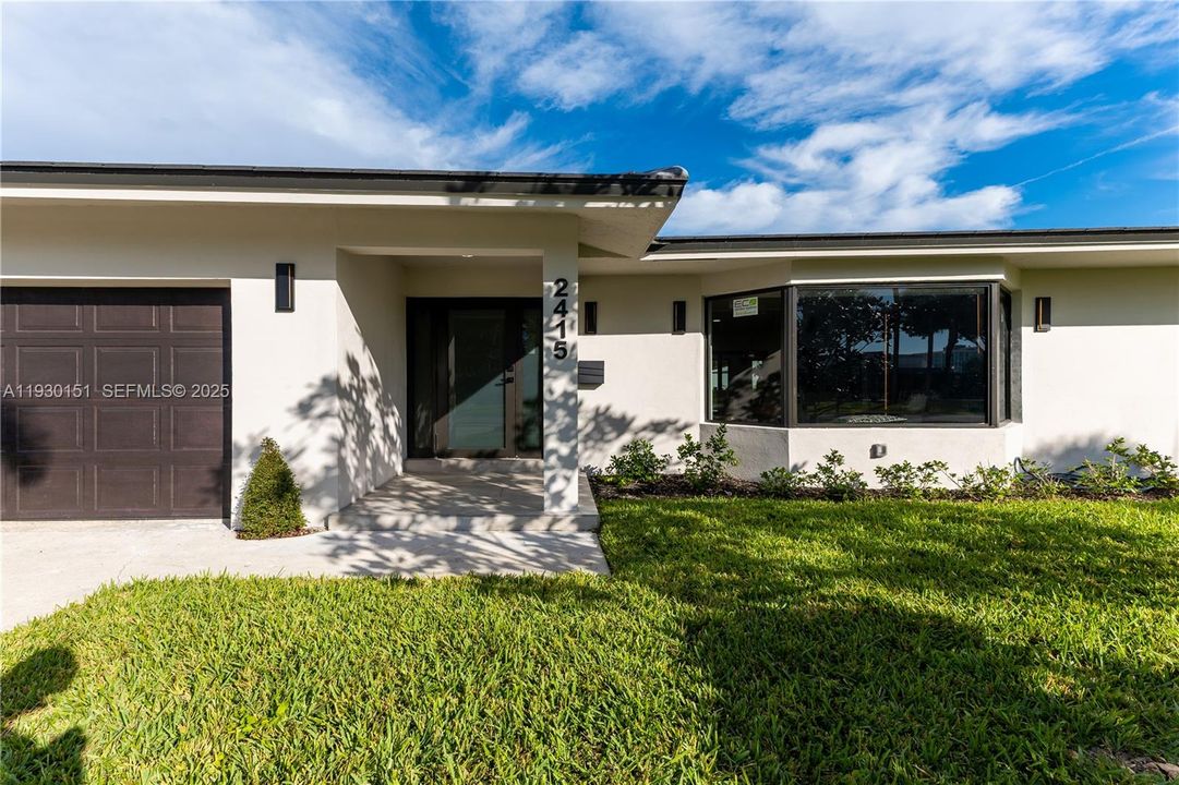 For Sale: $1,695,000 (3 beds, 3 baths, 2323 Square Feet)