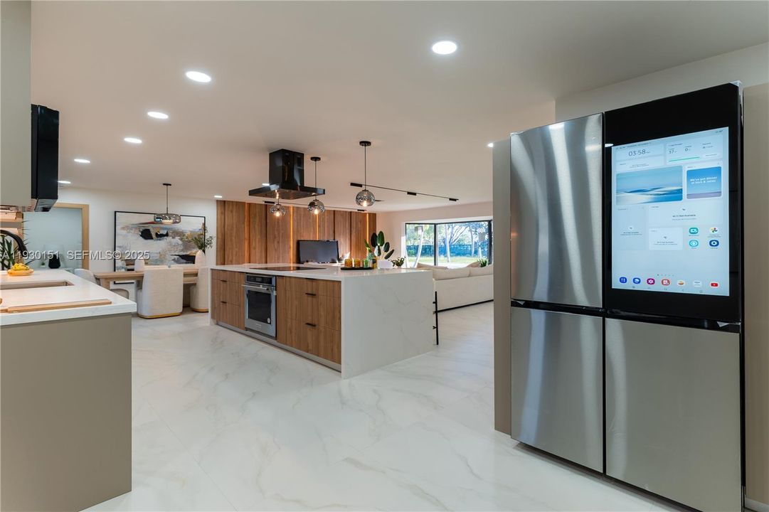 For Sale: $1,695,000 (3 beds, 3 baths, 2323 Square Feet)