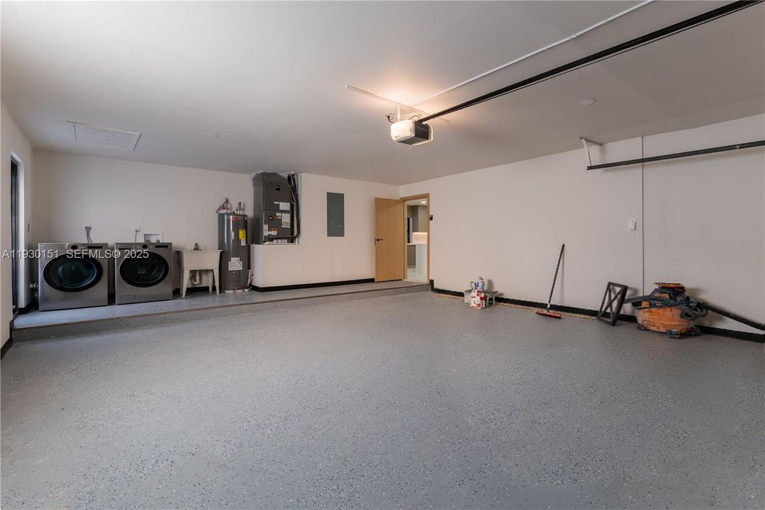 For Sale: $1,695,000 (3 beds, 3 baths, 2323 Square Feet)