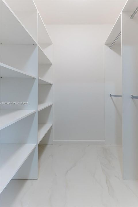 For Sale: $1,695,000 (3 beds, 3 baths, 2323 Square Feet)