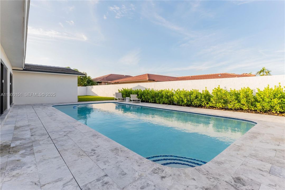 For Sale: $1,695,000 (3 beds, 3 baths, 2323 Square Feet)