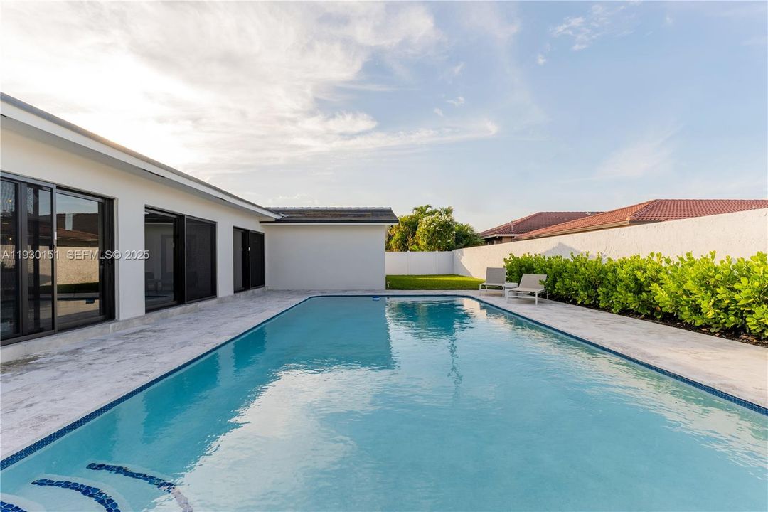 For Sale: $1,695,000 (3 beds, 3 baths, 2323 Square Feet)