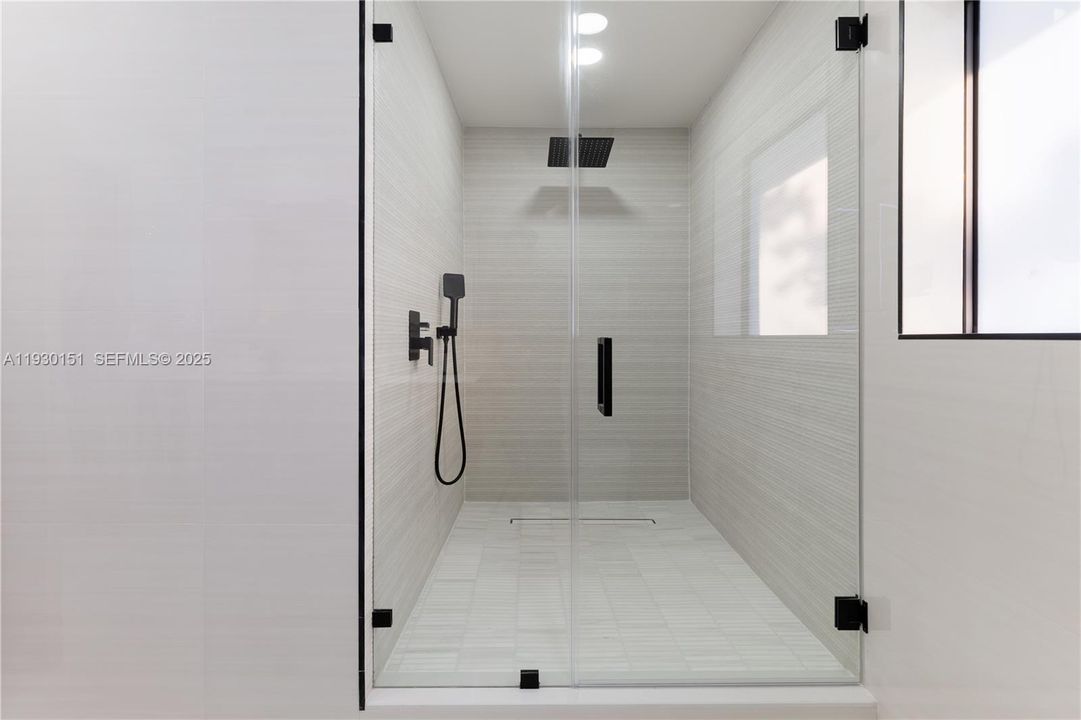 For Sale: $1,695,000 (3 beds, 3 baths, 2323 Square Feet)