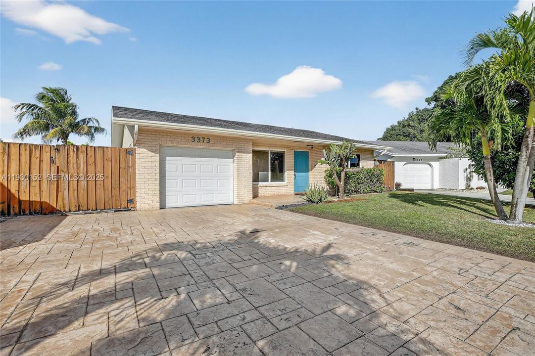 For Sale: $565,000 (3 beds, 2 baths, 1747 Square Feet)