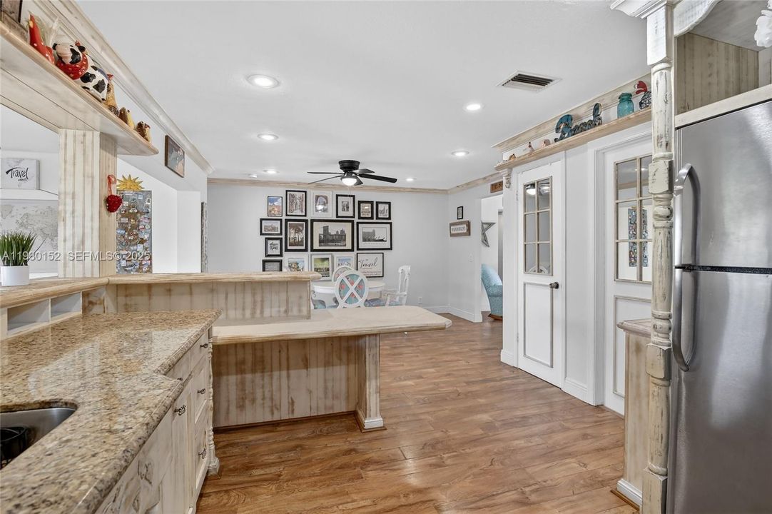 For Sale: $565,000 (3 beds, 2 baths, 1747 Square Feet)