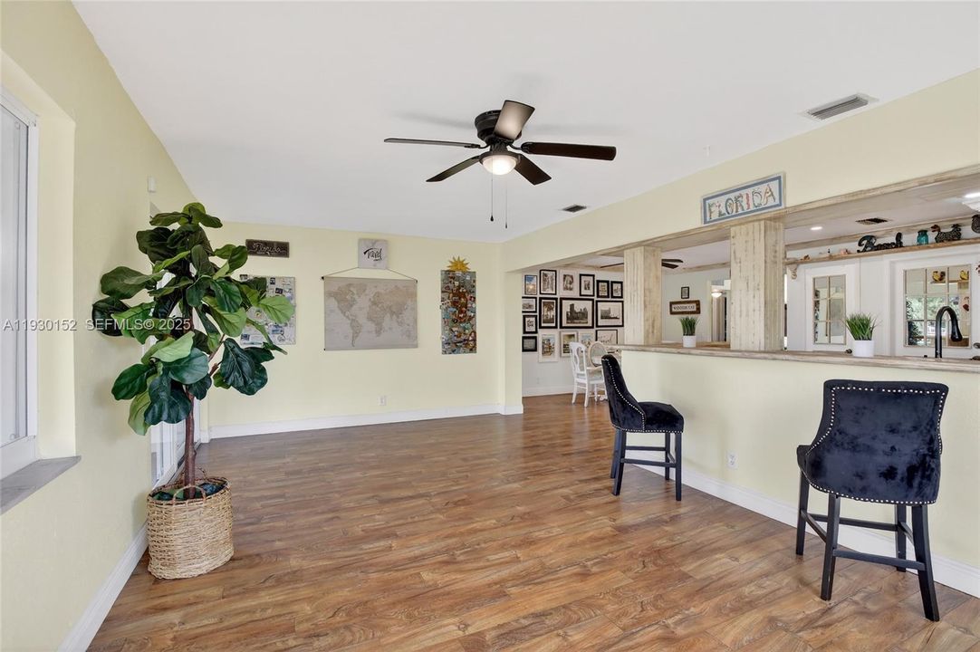 For Sale: $565,000 (3 beds, 2 baths, 1747 Square Feet)