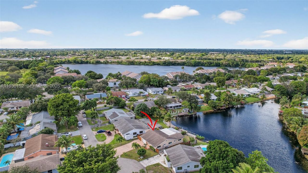 For Sale: $565,000 (3 beds, 2 baths, 1747 Square Feet)