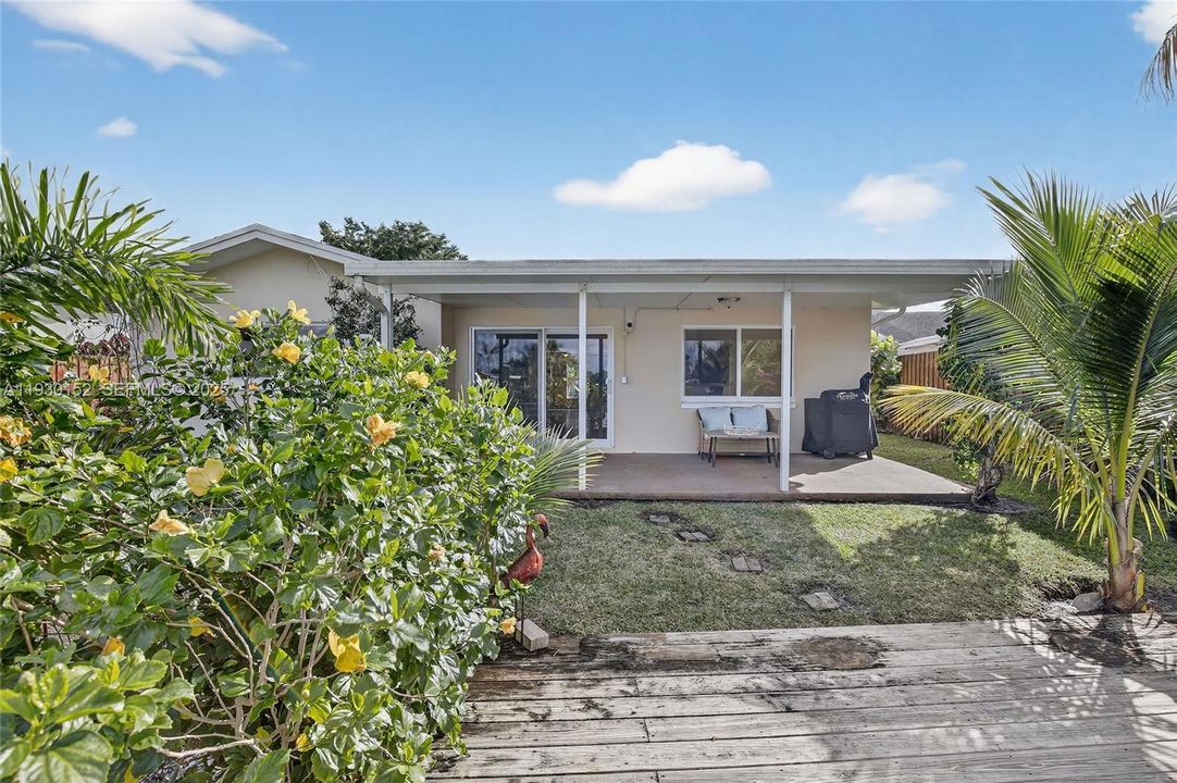 For Sale: $565,000 (3 beds, 2 baths, 1747 Square Feet)