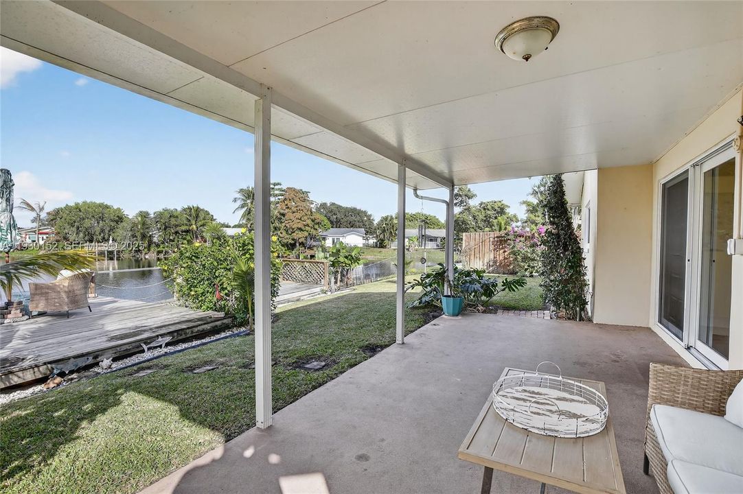 For Sale: $565,000 (3 beds, 2 baths, 1747 Square Feet)