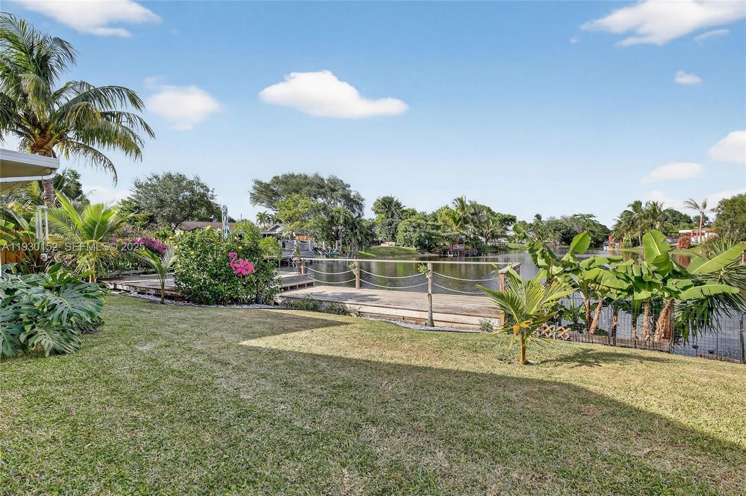 For Sale: $565,000 (3 beds, 2 baths, 1747 Square Feet)