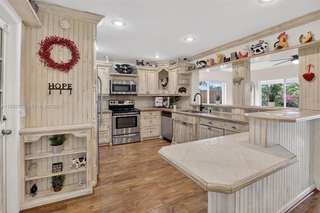 For Sale: $565,000 (3 beds, 2 baths, 1747 Square Feet)