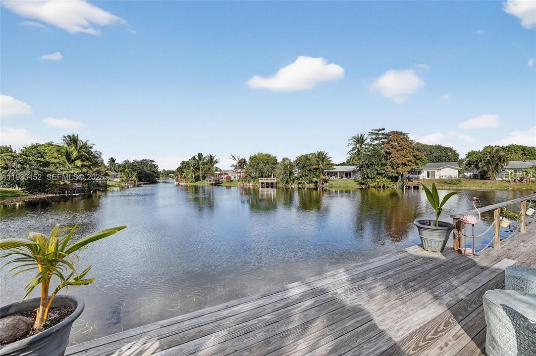 For Sale: $565,000 (3 beds, 2 baths, 1747 Square Feet)