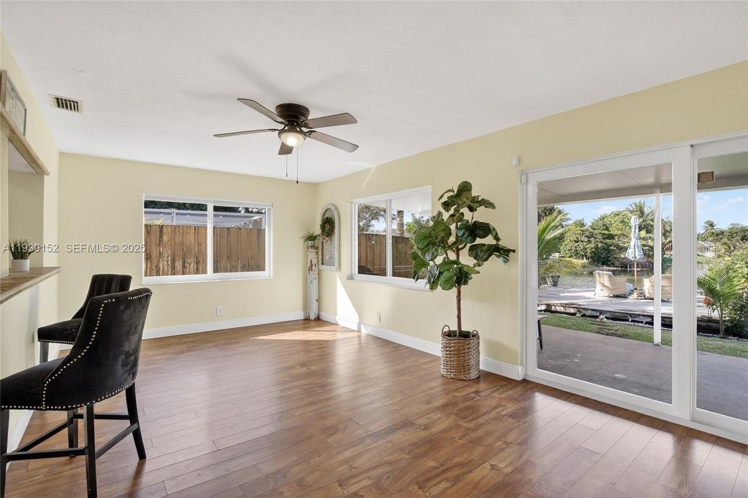 For Sale: $565,000 (3 beds, 2 baths, 1747 Square Feet)