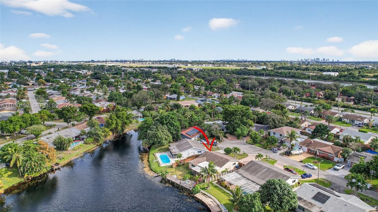 For Sale: $565,000 (3 beds, 2 baths, 1747 Square Feet)