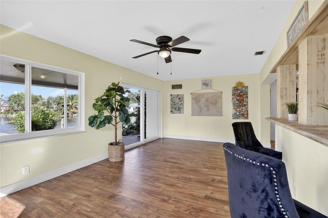 For Sale: $565,000 (3 beds, 2 baths, 1747 Square Feet)