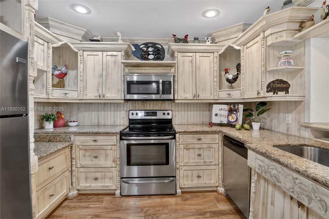 For Sale: $565,000 (3 beds, 2 baths, 1747 Square Feet)