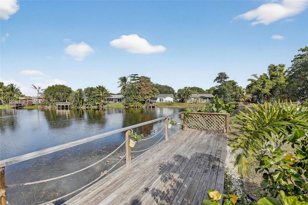 For Sale: $565,000 (3 beds, 2 baths, 1747 Square Feet)