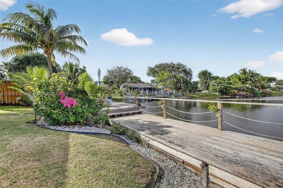 For Sale: $565,000 (3 beds, 2 baths, 1747 Square Feet)