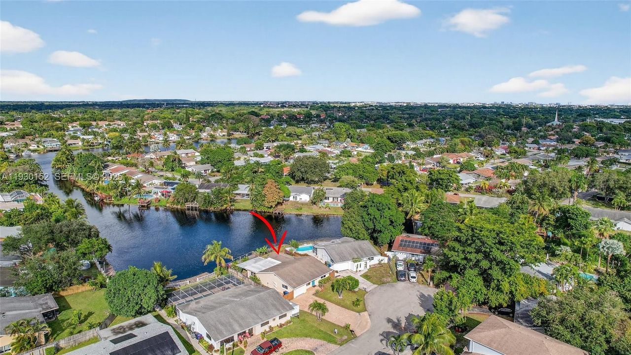 For Sale: $565,000 (3 beds, 2 baths, 1747 Square Feet)