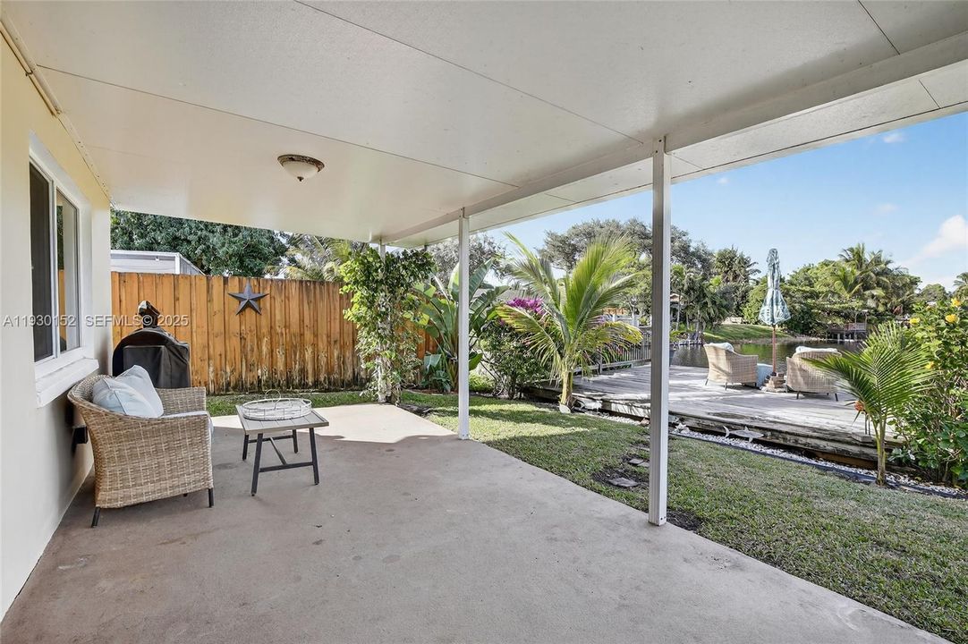 For Sale: $565,000 (3 beds, 2 baths, 1747 Square Feet)