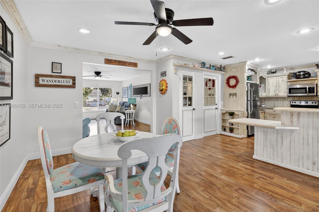 For Sale: $565,000 (3 beds, 2 baths, 1747 Square Feet)