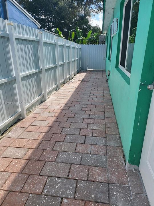 For Rent: $1,800 (1 beds, 1 baths, 1546 Square Feet)