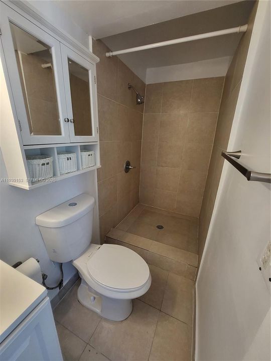 For Rent: $1,800 (1 beds, 1 baths, 1546 Square Feet)