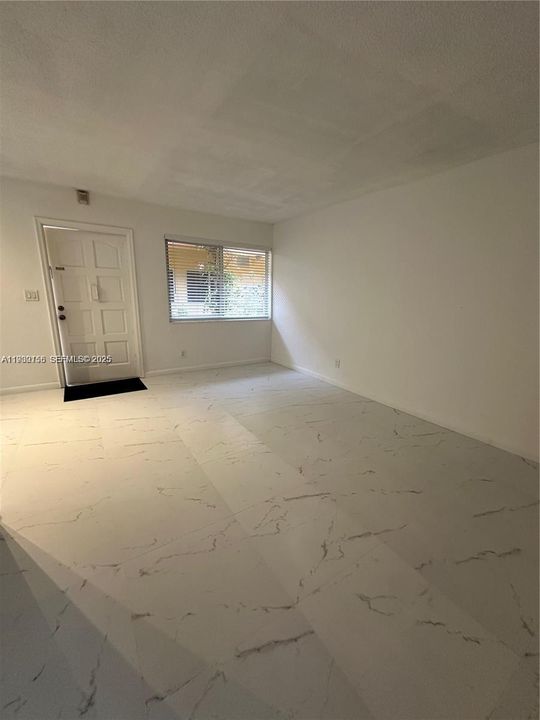 For Sale: $195,000 (1 beds, 1 baths, 540 Square Feet)