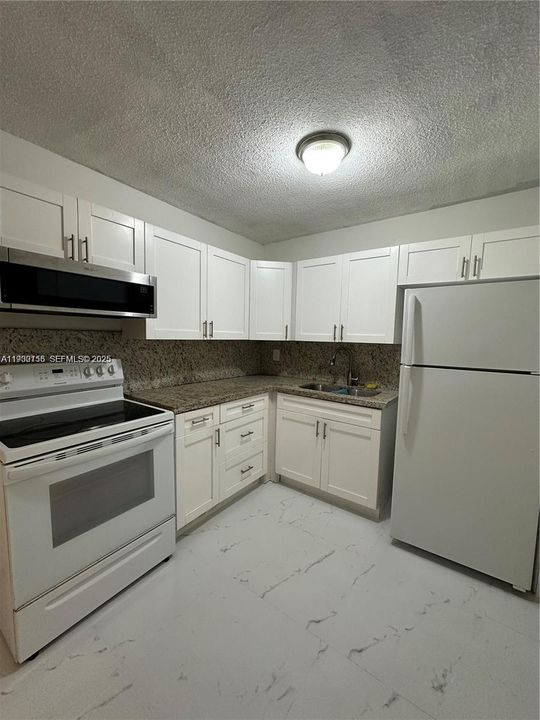 For Sale: $195,000 (1 beds, 1 baths, 540 Square Feet)