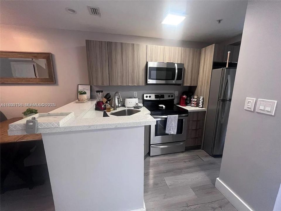 出租: $1,895 (1 贝兹, 1 浴室, 672 平方英尺)