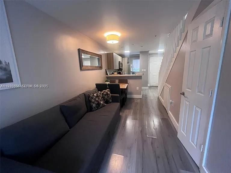 出租: $1,895 (1 贝兹, 1 浴室, 672 平方英尺)