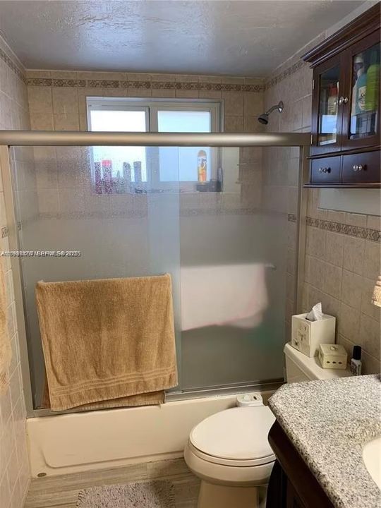 For Rent: $2,200 (2 beds, 1 baths, 804 Square Feet)